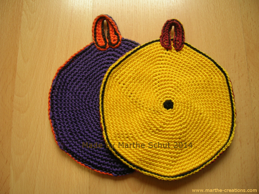 Gehaakte ronde pannenlappen; Crocheted round potholders